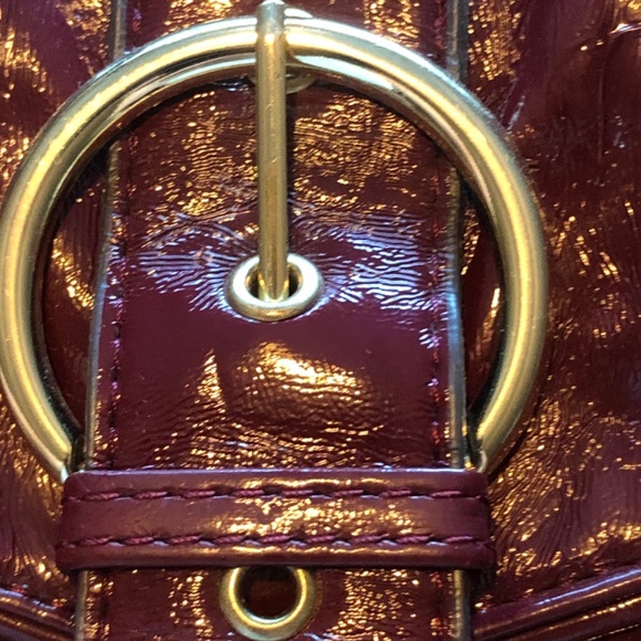 MONDANI New York burgundy clutch purse, stylish, clean , slightly used - Picture 2 of 7